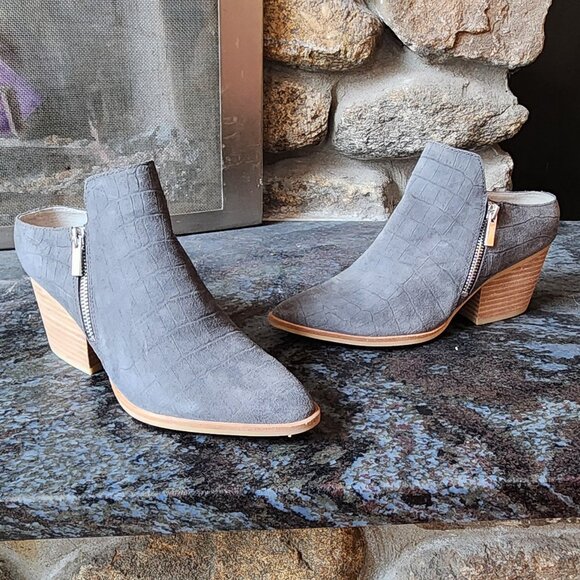 NWT Dolce Vita Gray Suede Zip-Up Slip-In Booties Size 8 - Picture 3 of 15